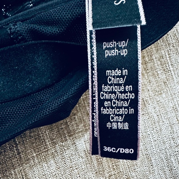 NWOT Victoria’s Secret Push-Up Bra - Picture 3 of 3